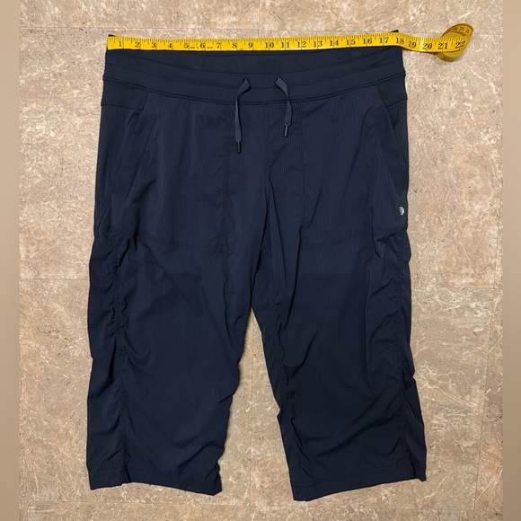 🍋 LULULEMON Studio Crop Pants (See Measurements) - Picture 7 of 16